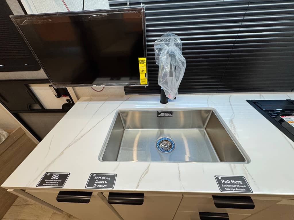 2026 Winnebago 2026 Winnebago Micro Minnie - thumbnail 19