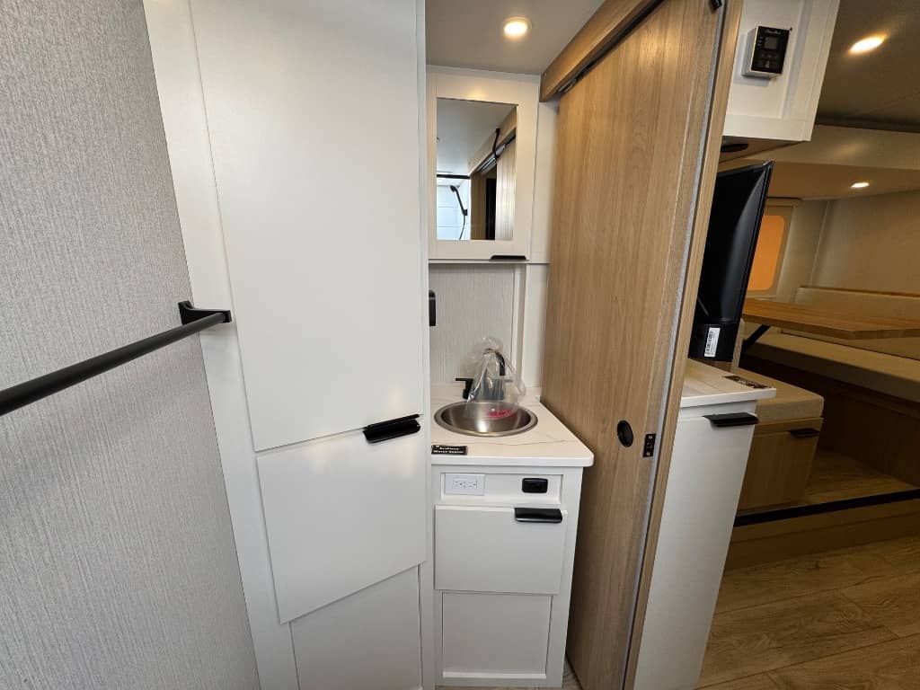 2026 Winnebago 2026 Winnebago Micro Minnie - thumbnail 12