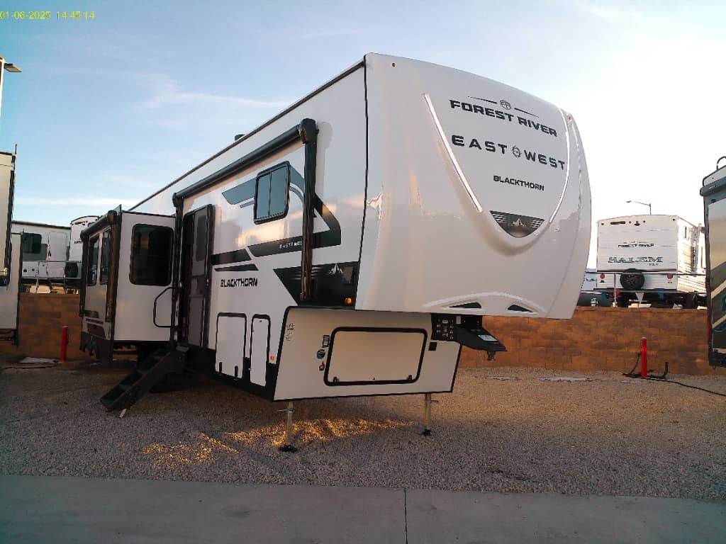 2026 East to West 2026 East to West Blackthorn - thumbnail 1