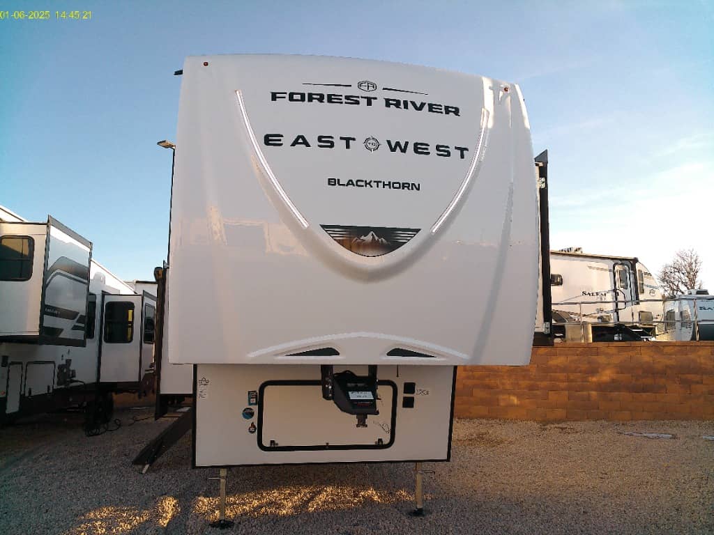 2026 East to West 2026 East to West Blackthorn - thumbnail 3