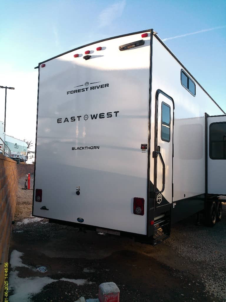 2026 East to West 2026 East to West Blackthorn - thumbnail 5