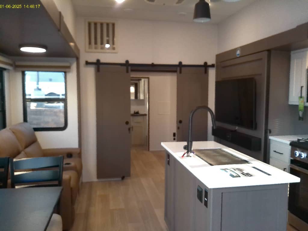 2026 East to West 2026 East to West Blackthorn - thumbnail 7