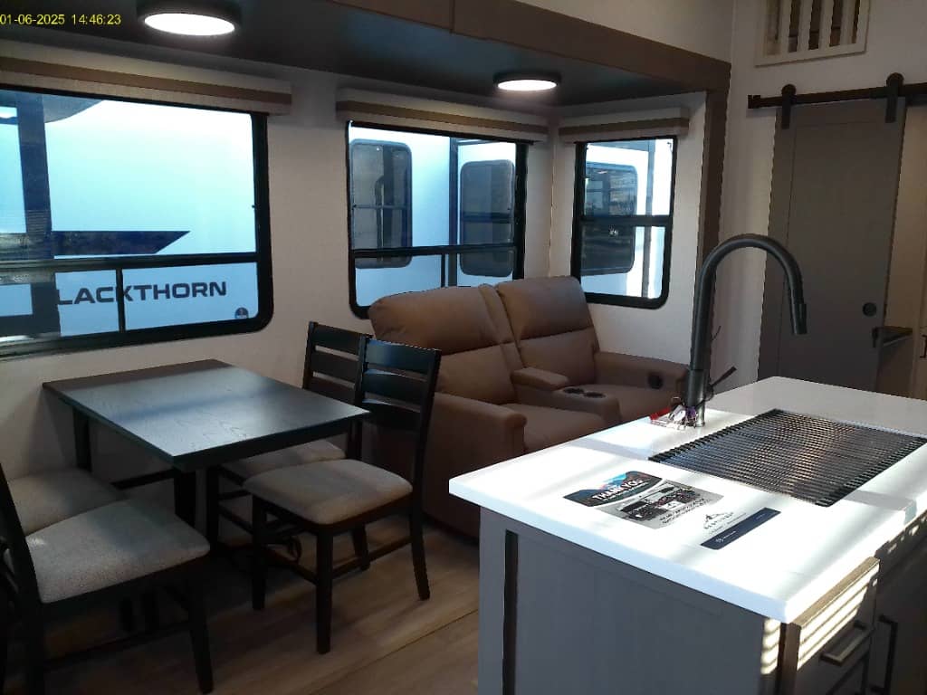 2026 East to West 2026 East to West Blackthorn - thumbnail 8