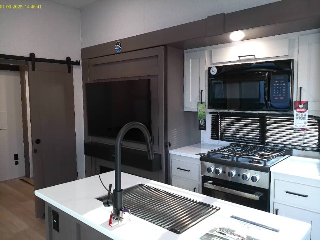 2026 East to West 2026 East to West Blackthorn - thumbnail 9