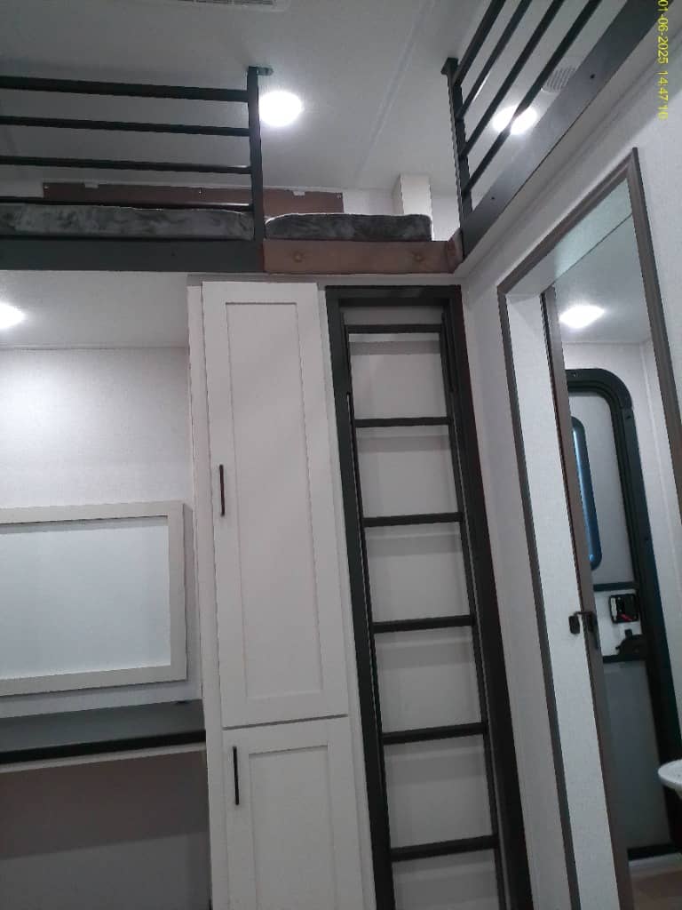 2026 East to West 2026 East to West Blackthorn - thumbnail 12