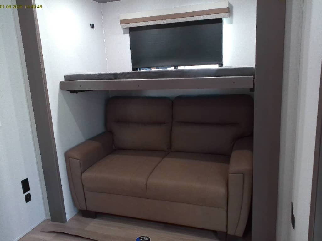 2026 East to West 2026 East to West Blackthorn - thumbnail 20