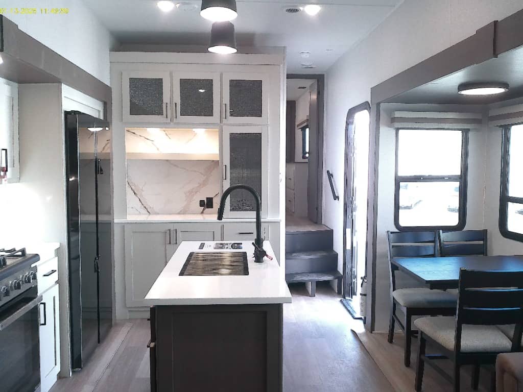 2026 East to West 2026 East to West Blackthorn - thumbnail 7