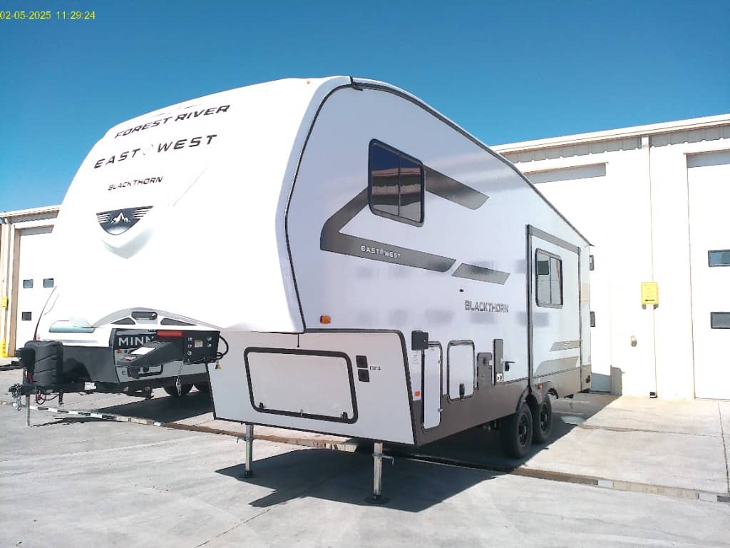 2026 East to West 2026 East to West Blackthorn - thumbnail 3