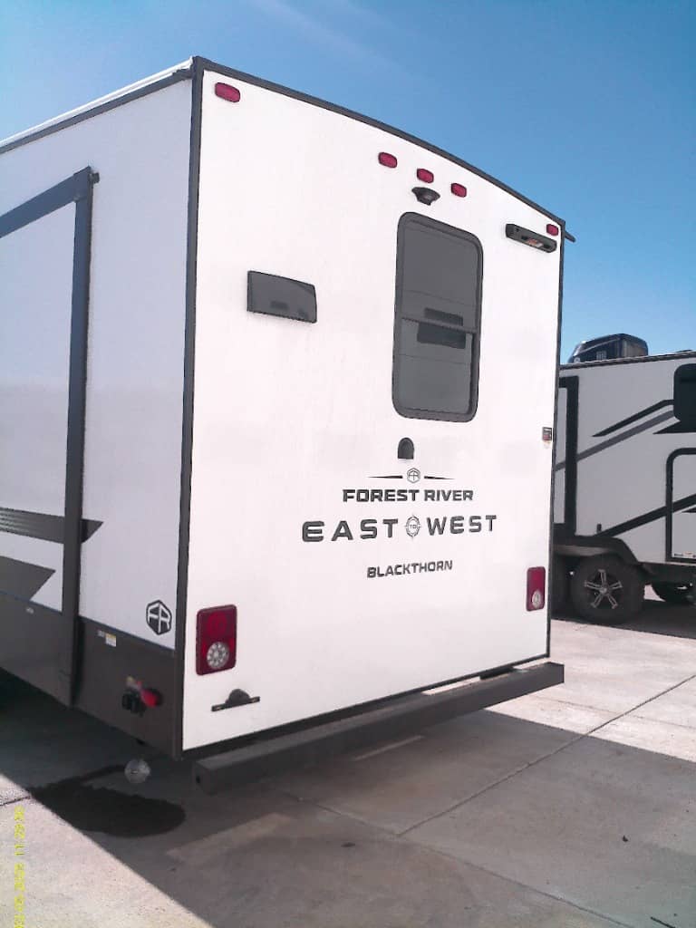 2026 East to West 2026 East to West Blackthorn - thumbnail 4