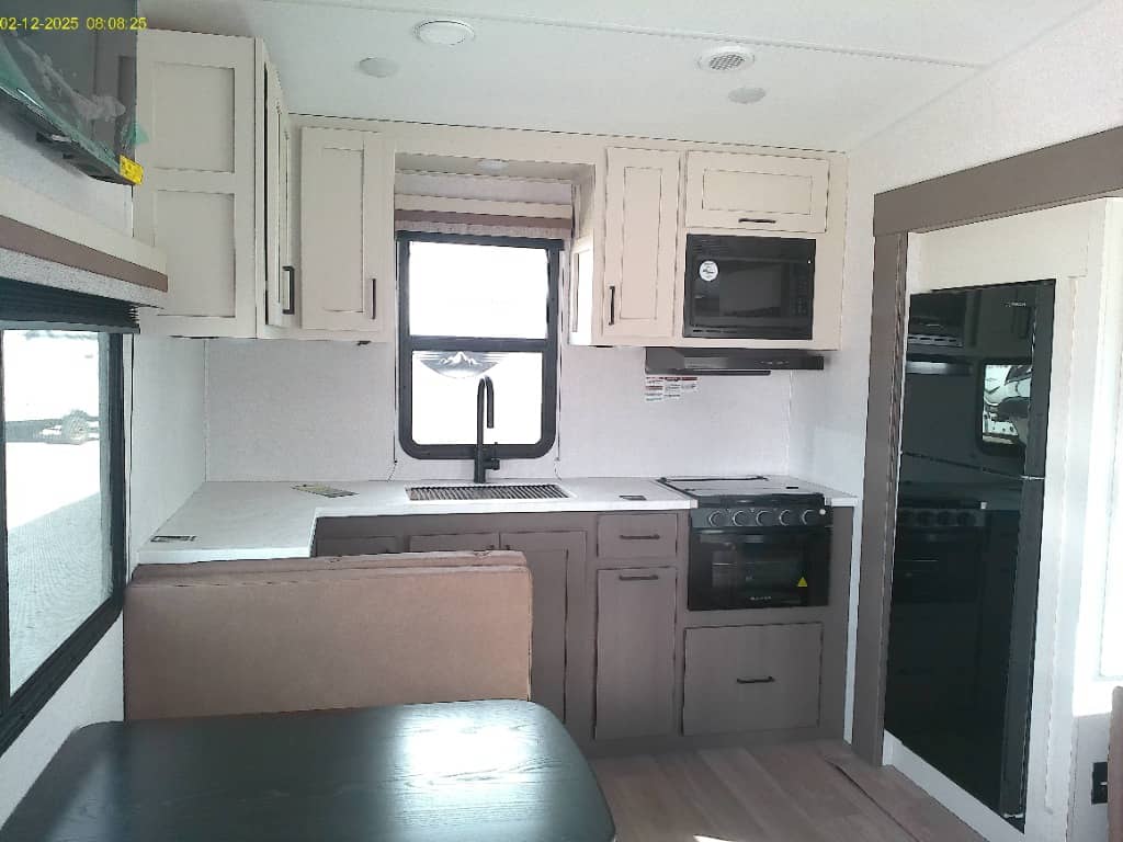 2026 East to West 2026 East to West Blackthorn - thumbnail 12