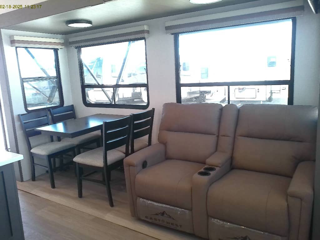 2026 EAST TO WEST 2026 EAST TO WEST Blackthorn - thumbnail 7