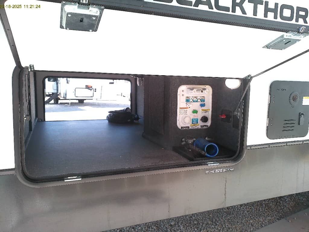 2026 EAST TO WEST 2026 EAST TO WEST Blackthorn - thumbnail 10