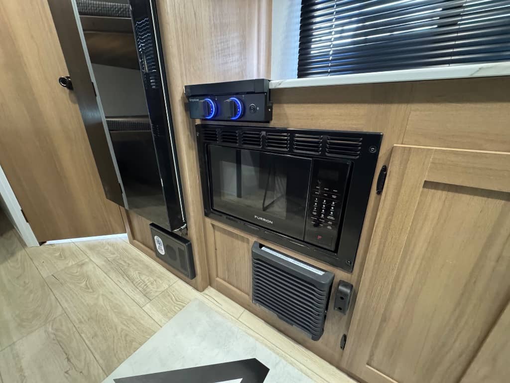 2026 Coachmen 2026 Coachmen Apex Nano - thumbnail 8