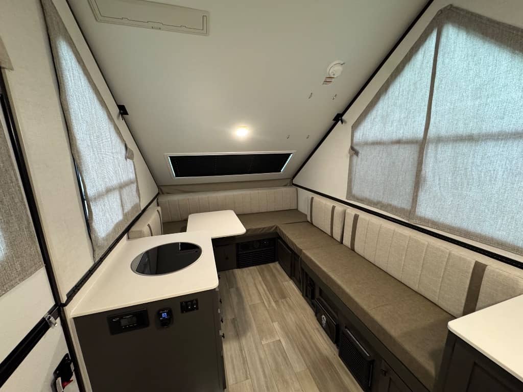 2026 Rockwood 2026 Rockwood Hard Side High Wall Series - thumbnail 6