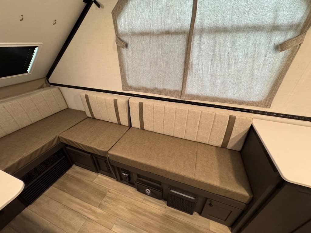 2026 Rockwood 2026 Rockwood Hard Side High Wall Series - thumbnail 7