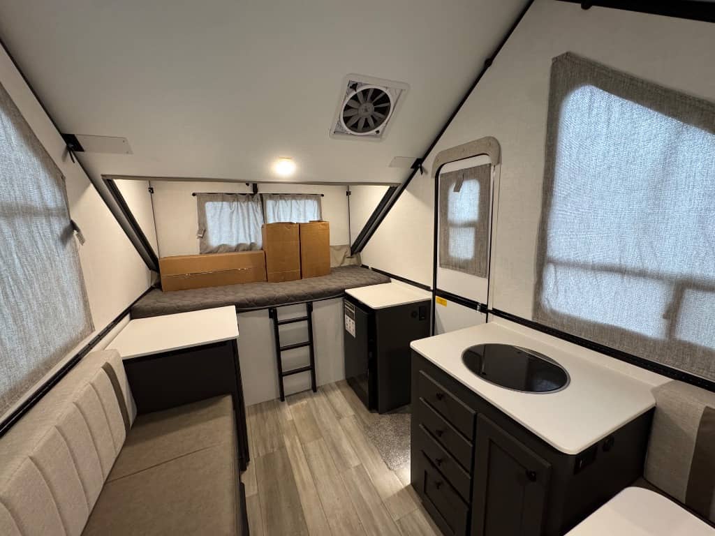 2026 Rockwood 2026 Rockwood Hard Side High Wall Series - thumbnail 9