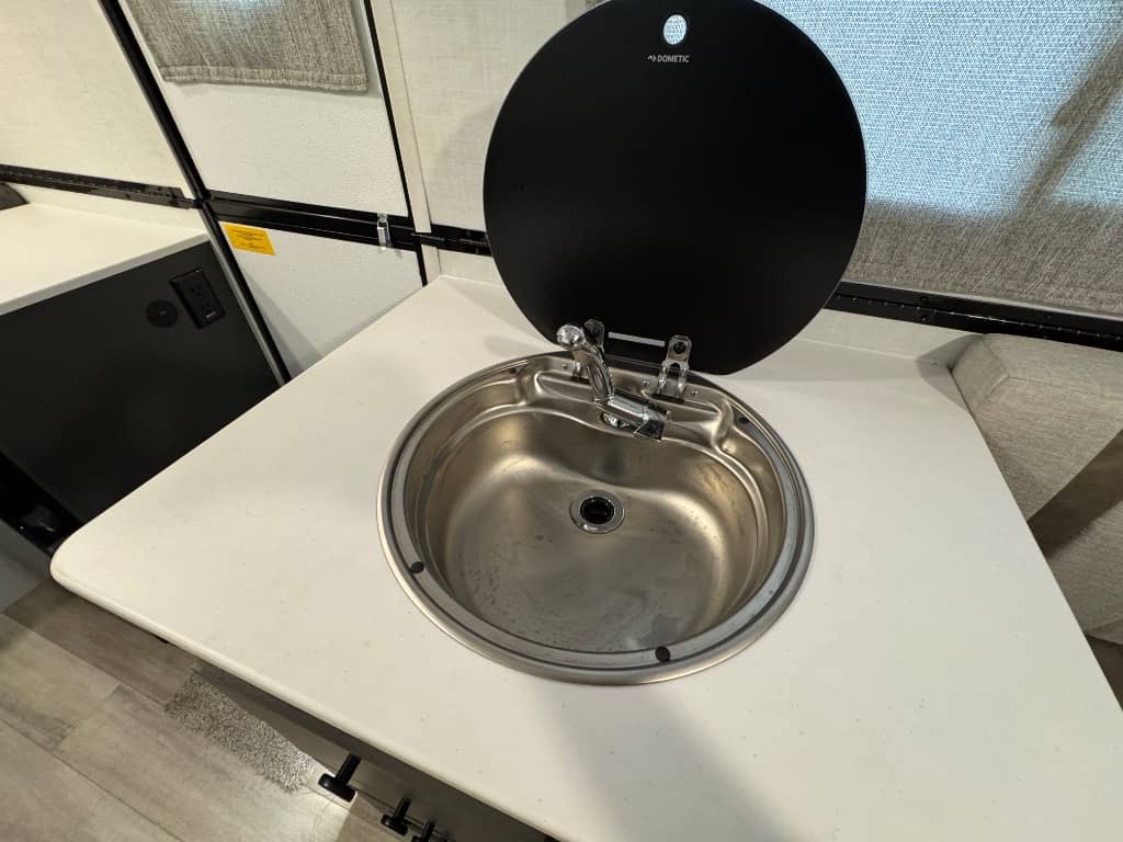 2026 Rockwood 2026 Rockwood Hard Side High Wall Series - thumbnail 10