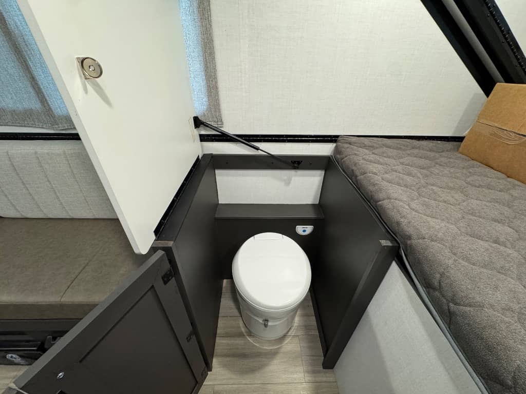 2026 Rockwood 2026 Rockwood Hard Side High Wall Series - thumbnail 13