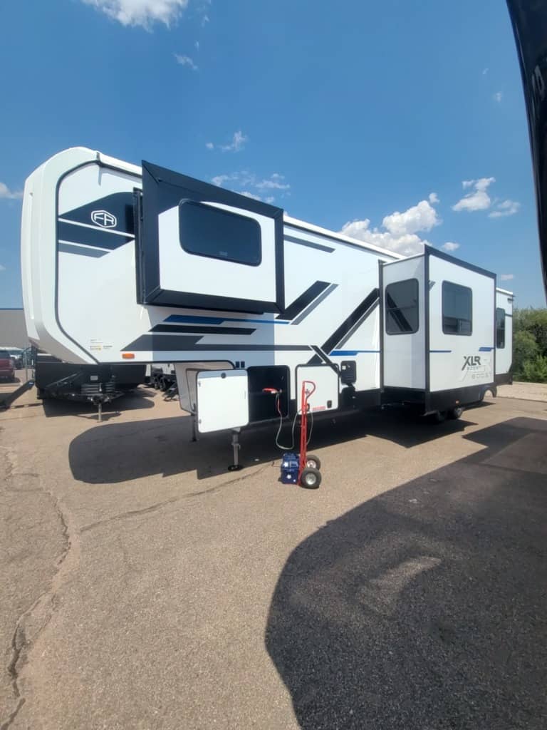 2026 Forest River 2026 Forest River Xlr Boost X Toy Hauler - thumbnail 3