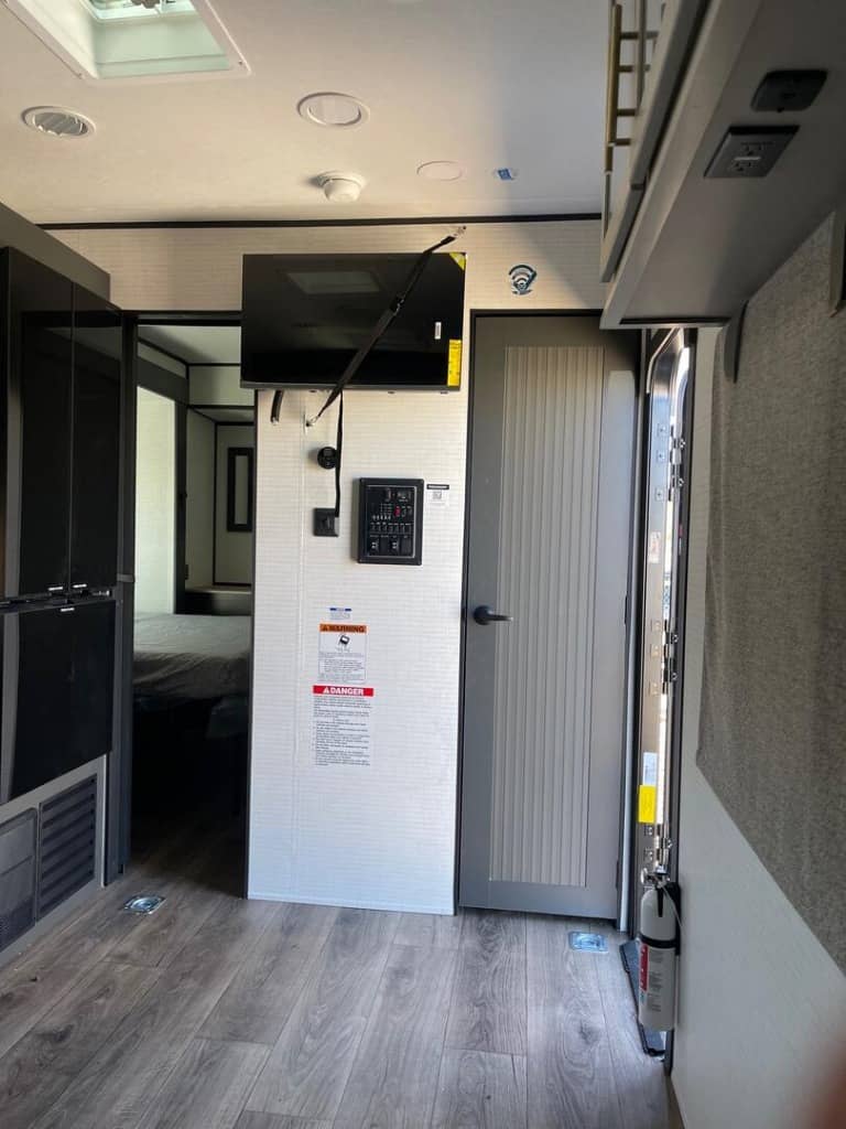 2026 Forest River 2026 Forest River Xlr Boost X Toy Hauler - thumbnail 13