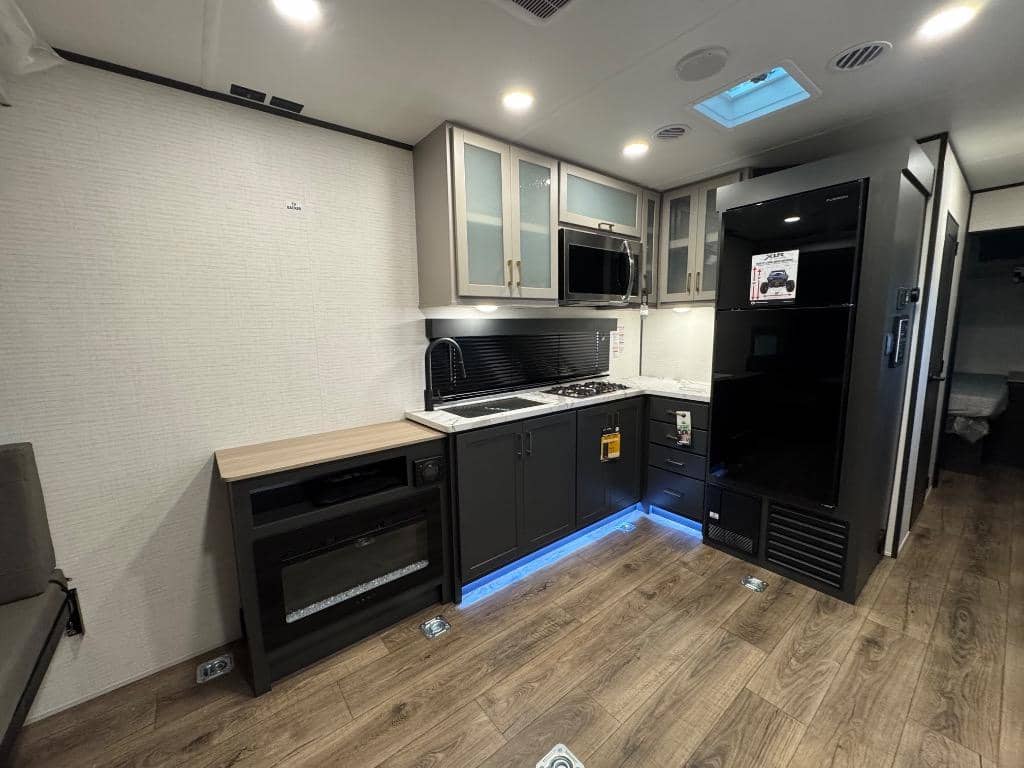 2026 Forest River 2026 Forest River Xlr Boost Toy Hauler - thumbnail 10