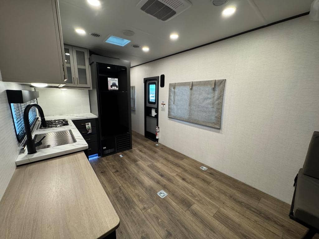 2026 Forest River 2026 Forest River Xlr Boost Toy Hauler - thumbnail 18