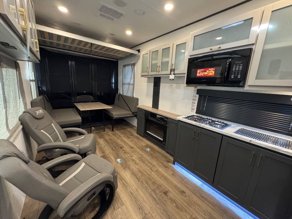 2026 Forest River 2026 Forest River Xlr Boost Toy Hauler - thumbnail 6