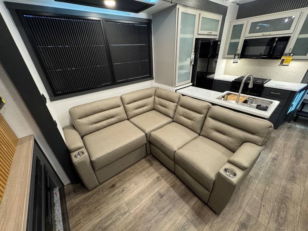 2026 Forest River 2026 Forest River Xlr Nitro Toy Hauler - thumbnail 13