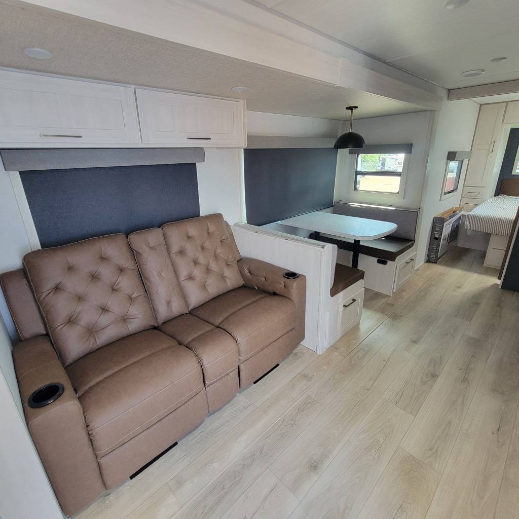 2026 Forest River 2026 Forest River Grand Surveyor - thumbnail 16