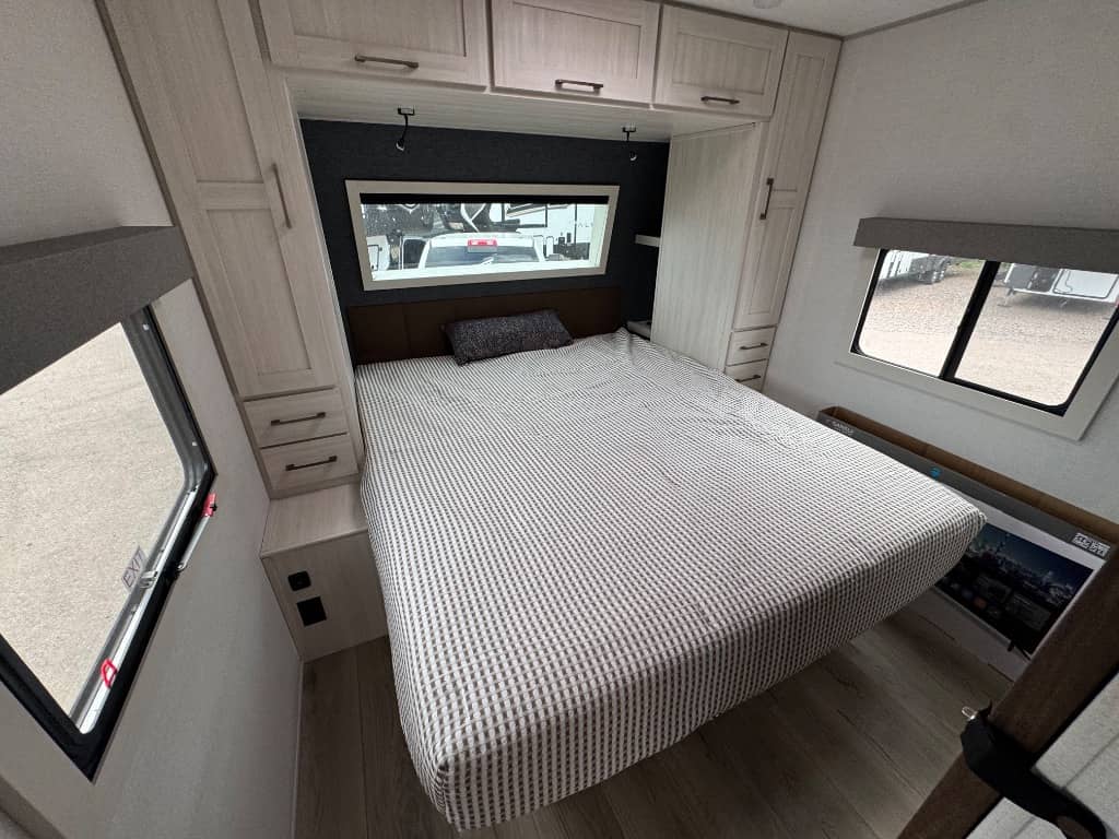 2026 Forest River 2026 Forest River Grand Surveyor - thumbnail 12