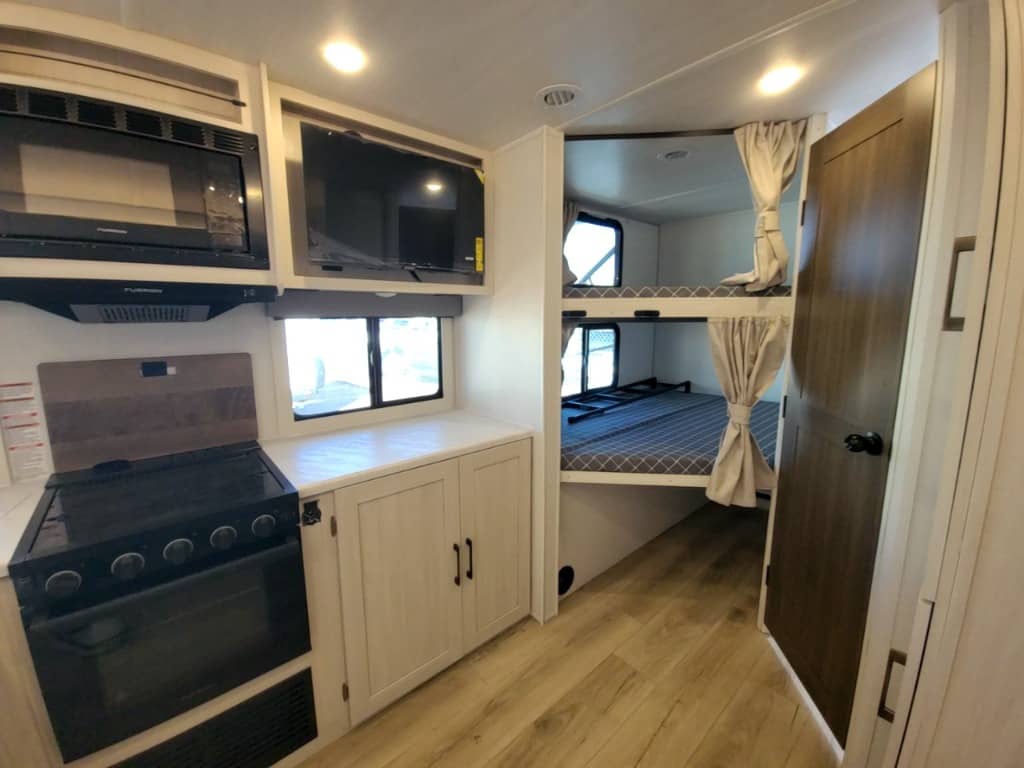 2026 Forest River RV 2026 Forest River RV Surveyor Legend - thumbnail 24