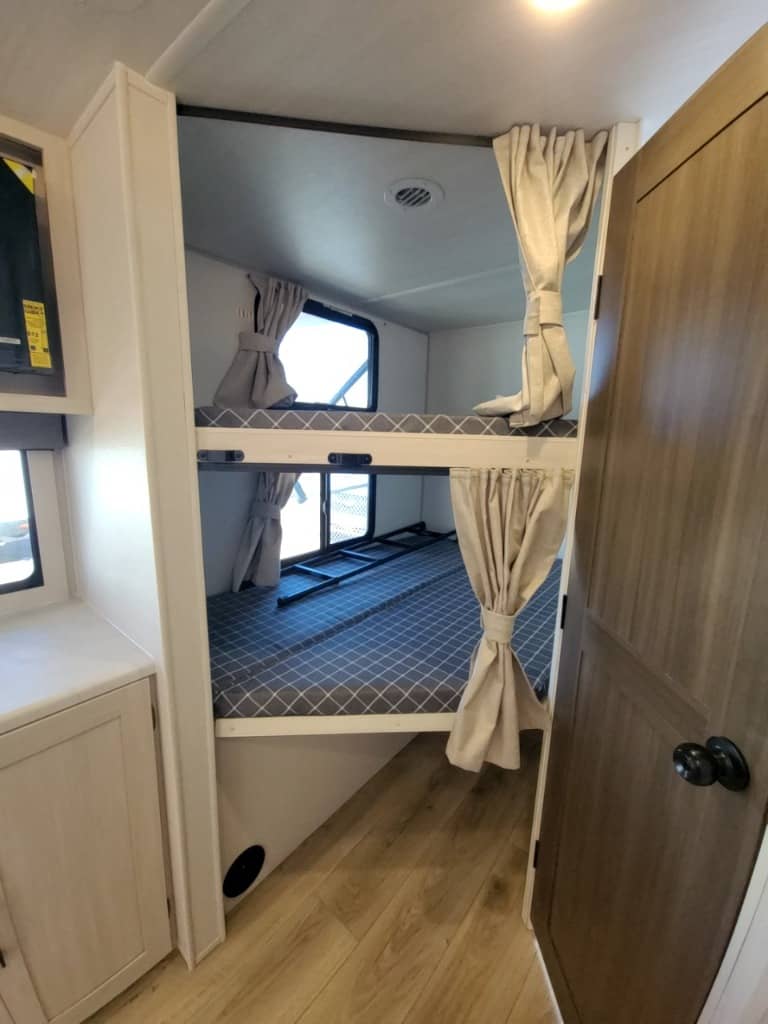 2026 Forest River RV 2026 Forest River RV Surveyor Legend - thumbnail 25