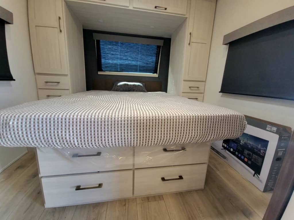 2026 Forest River RV 2026 Forest River RV Surveyor Legend - thumbnail 34