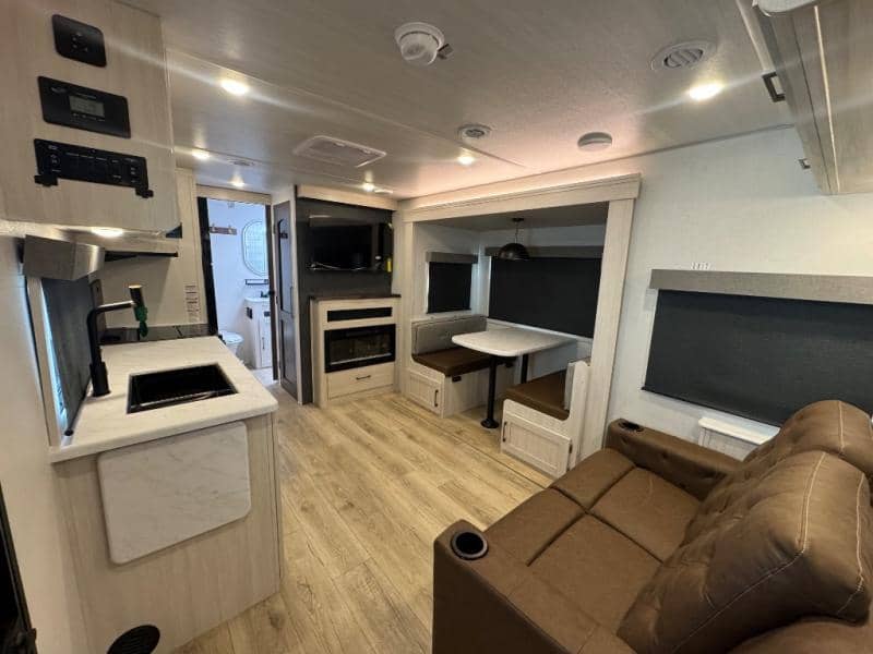 2026 Forest River RV 2026 Forest River RV Surveyor Legend - thumbnail 7