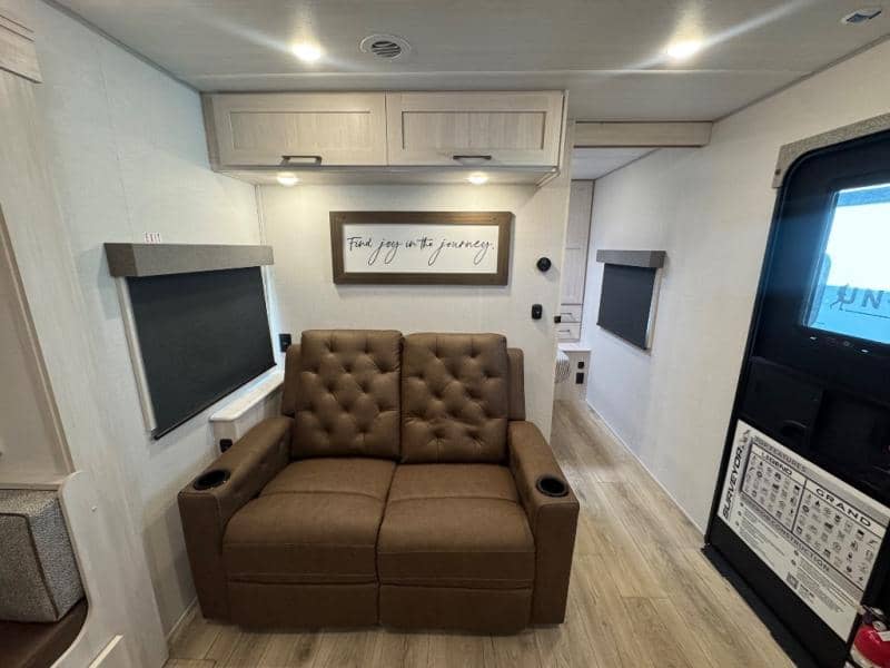 2026 Forest River RV 2026 Forest River RV Surveyor Legend - thumbnail 8