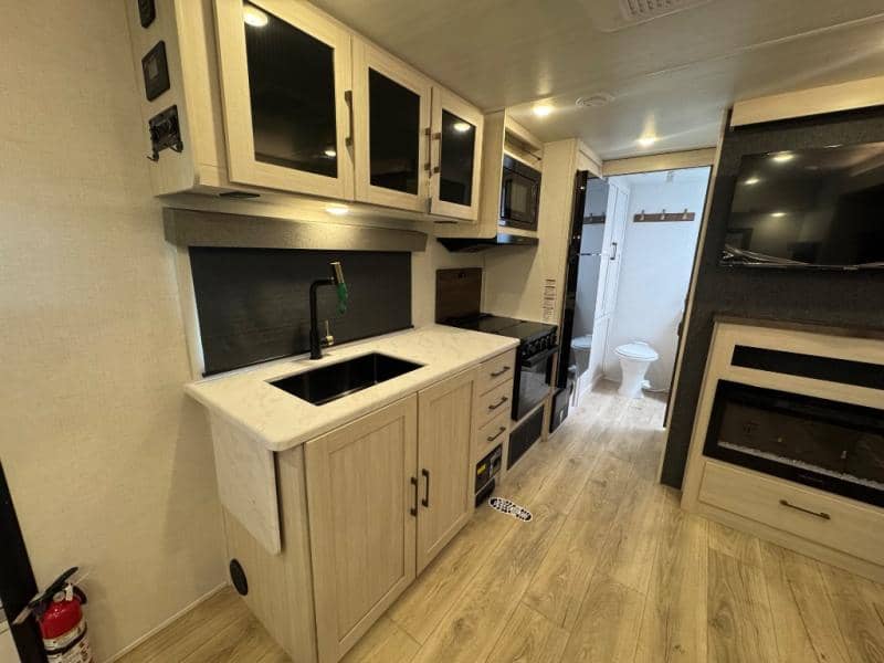 2026 Forest River RV 2026 Forest River RV Surveyor Legend - thumbnail 11