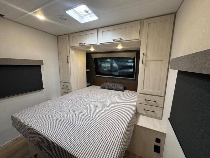 2026 Forest River RV 2026 Forest River RV Surveyor Legend - thumbnail 20