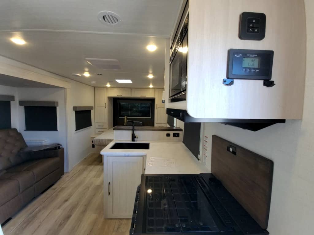 2026 Forest River RV 2026 Forest River RV Surveyor Legend - thumbnail 17