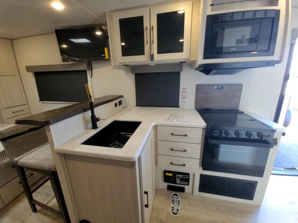 2026 Forest River RV 2026 Forest River RV Surveyor Legend - thumbnail 19