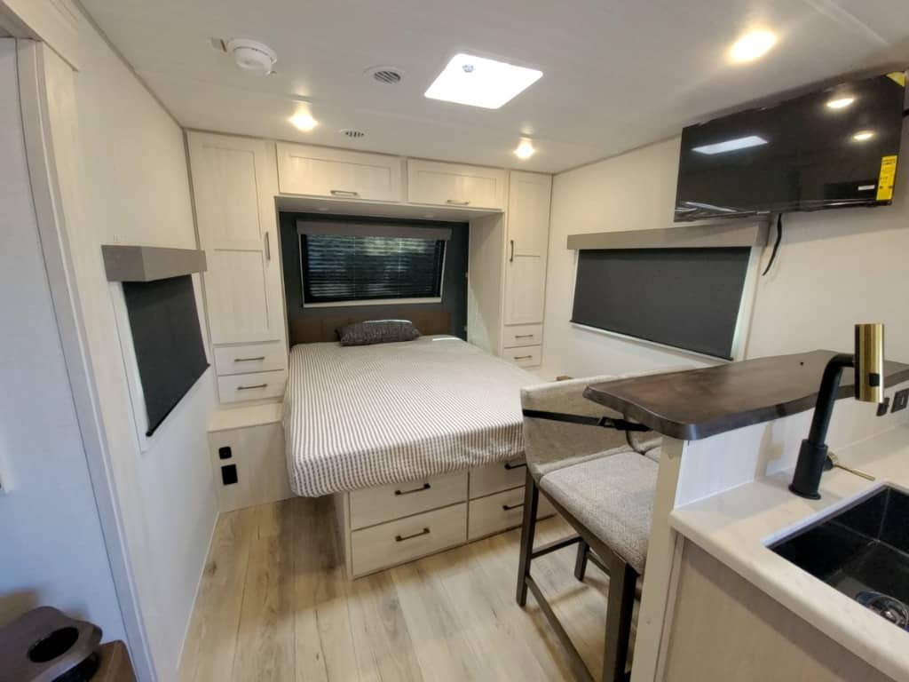 2026 Forest River RV 2026 Forest River RV Surveyor Legend - thumbnail 22