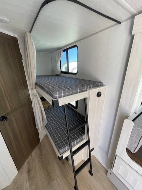 2026 Forest River RV 2026 Forest River RV Surveyor Legend - thumbnail 8