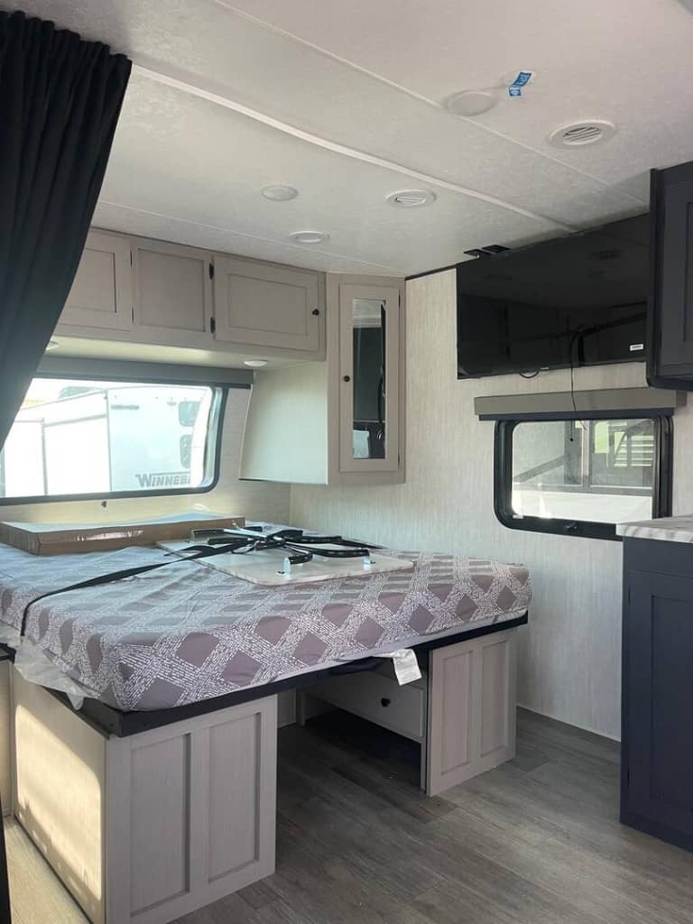 2026 Coachmen 2026 Coachmen Apex Ultra-Lite - thumbnail 10