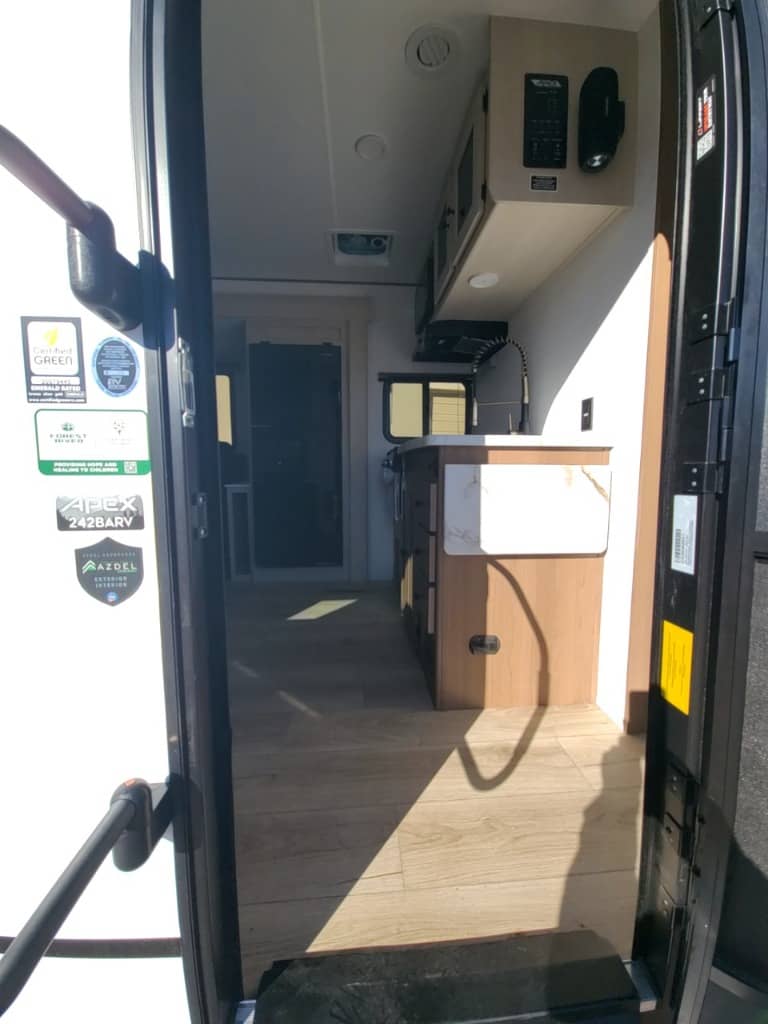 2026 Coachmen 2026 Coachmen Apex Ultra-Lite - thumbnail 15