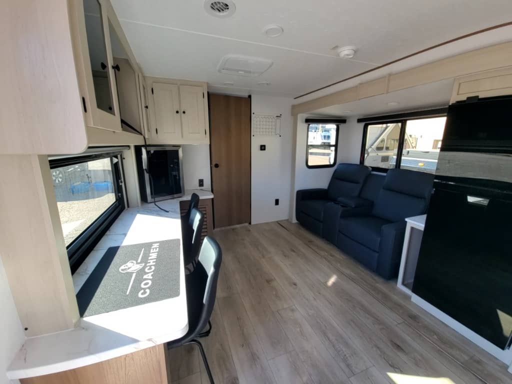 2026 Coachmen 2026 Coachmen Apex Ultra-Lite - thumbnail 18