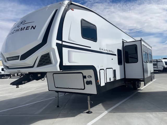 2026 Coachmen 2026 Coachmen Chaparral - thumbnail 4