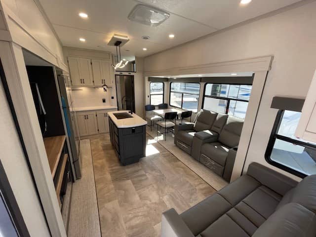 2026 Coachmen 2026 Coachmen Chaparral - thumbnail 7