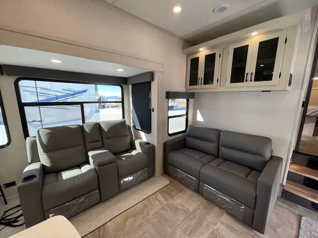 2026 Coachmen 2026 Coachmen Chaparral - thumbnail 9