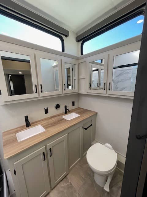 2026 Coachmen 2026 Coachmen Chaparral - thumbnail 15