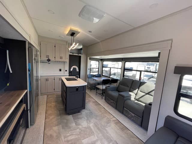 2026 Coachmen 2026 Coachmen Chaparral - thumbnail 5