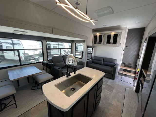 2026 Coachmen 2026 Coachmen Chaparral - thumbnail 9